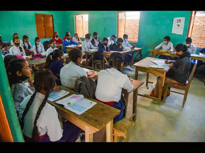 Local youth in Goa teaches students after teacher failed to join duty