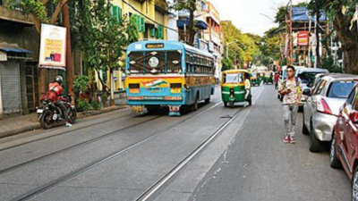 Kolkata: Cyclist skids on tram tracks, run over by bus