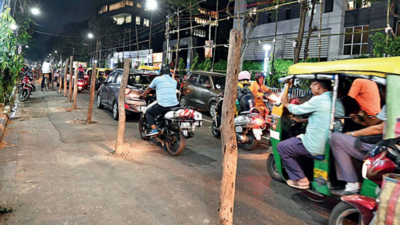 Focus on smooth traffic flow, crowd dispersal near 10 pujas in south Kolkata belt