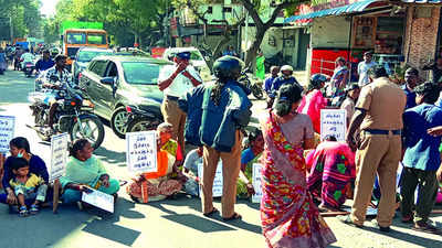Coimbatore: AD Colony residents block road, demand public toilet facility