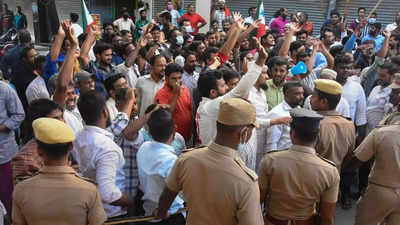 PFI hartal: Stone pelting, sporadic incidents of violence in Kerala