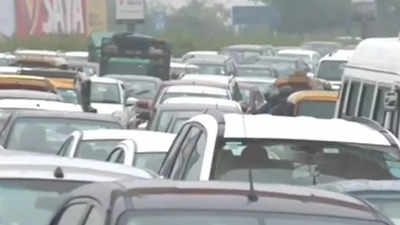 Massive traffic jams across Delhi after overnight rain