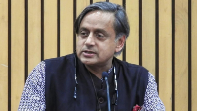 After Vallabh's taunt at Tharoor, Cong asks spokespersons to refrain from commenting on candidates