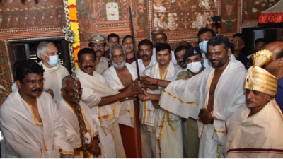 Navratri festival: Sword handed over to Padmanabhaswamy temple authorities