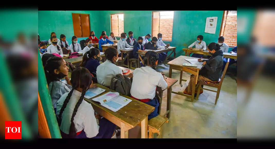 Pak school expels 4 Ahmadi students for 'their faith'