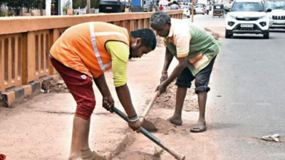 Hubballi-Dharwad Municipal Corporation starts filling up potholes on President Droupadi Murmu’s route in twin cities