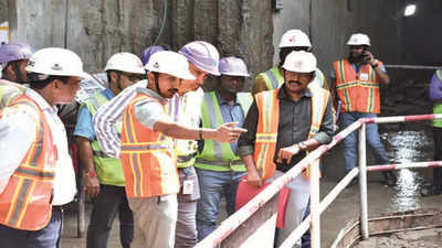 Kanpur: DM reviews construction of Nayaganj Metro station