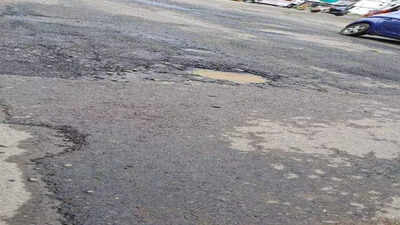 Nagpur: Potholes resurface on most roads after continuous rain
