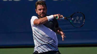 Returning Stan Wawrinka marches into Metz last four