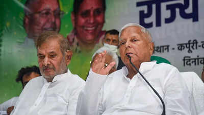 'BJP will be wiped out': Lalu before leaving for Delhi