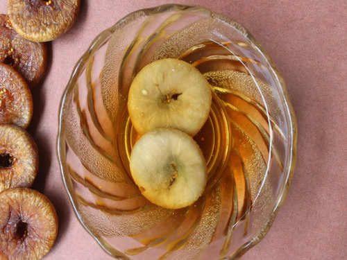 Automatisk døråbning dedikation Anjeer: Amazing health benefits of eating overnight soaked figs | The Times  of India