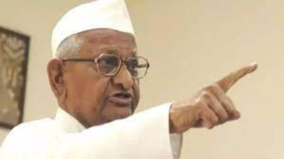 Maharashtra: Anna Hazare to up ante against wine policy