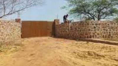Pune: Defence Estates Office starts walling up 386-acre plot