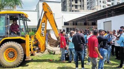 High drama as Vadodara Municipal Corporation demolition squad reaches AAP event venue