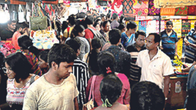 Kolkata: Plastic bag ban flouted at road stalls, most markets follow rule