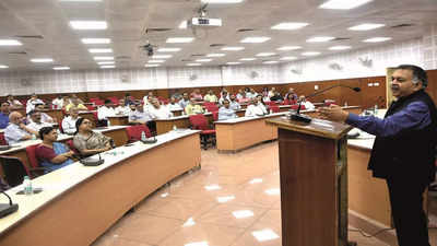 Varanasi: Banaras Hindu University meet stresses on healthy work culture