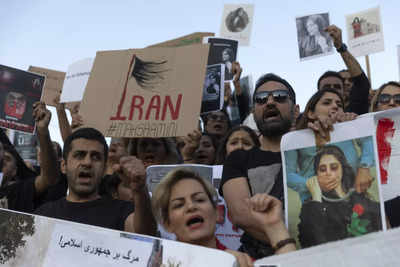 Hundreds rally in Paris, European cities to denounce Iran regime
