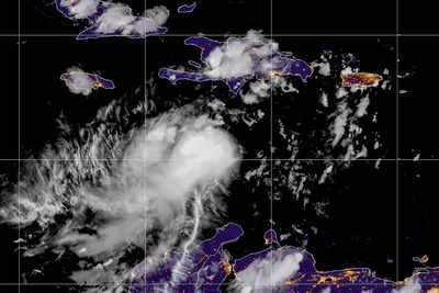 US: Florida emergency declared as Tropical Storm Ian strengthens
