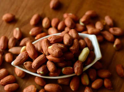 Benefits and side effects of eating peanuts