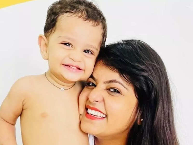 This throwback video of Bigg Boss Kannada 9 contestant Mayuri Kyatari cuddling with her toddler son is too cute to be missed; watch