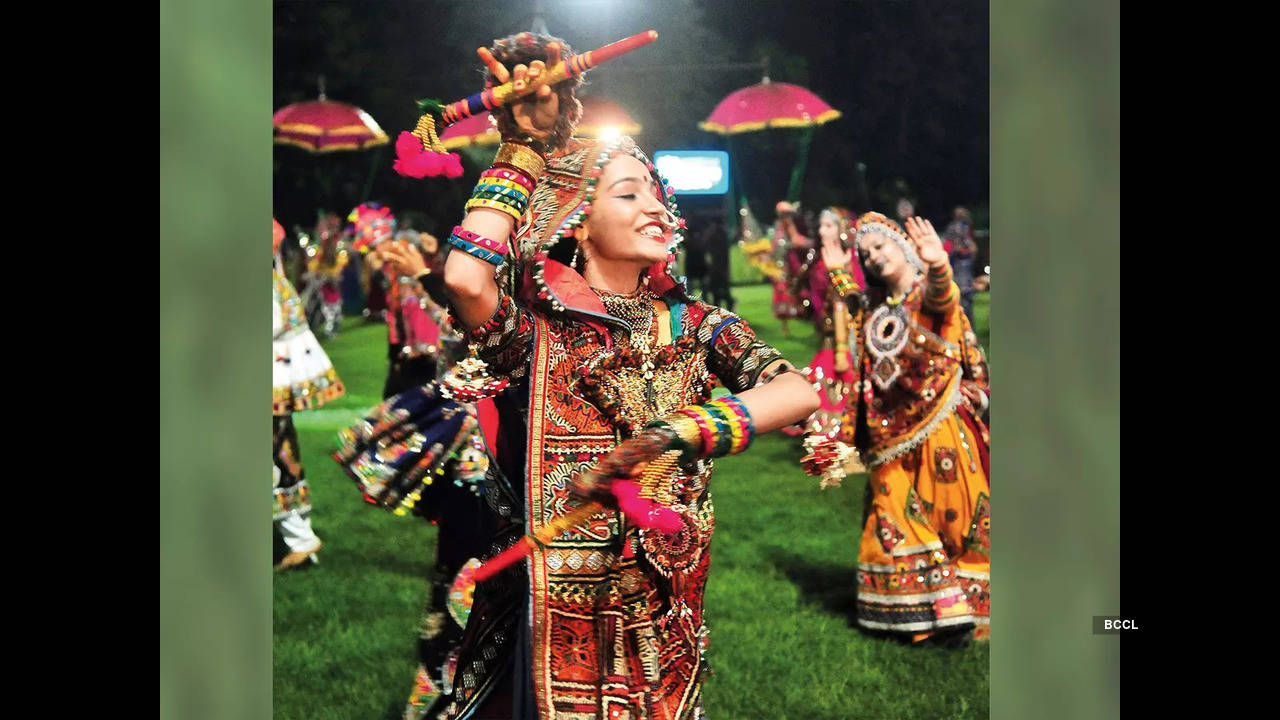 The making of Padmavati song Ghoomar: Deepika Padukone's 66 twirls, 30kg  lehenga and more | Bollywood - Hindustan Times