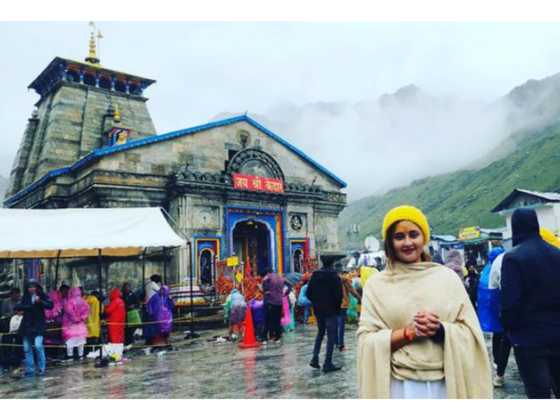 Rashami Desai takes a spiritual trip to Kedarnath, says "Har Har Mahadev"