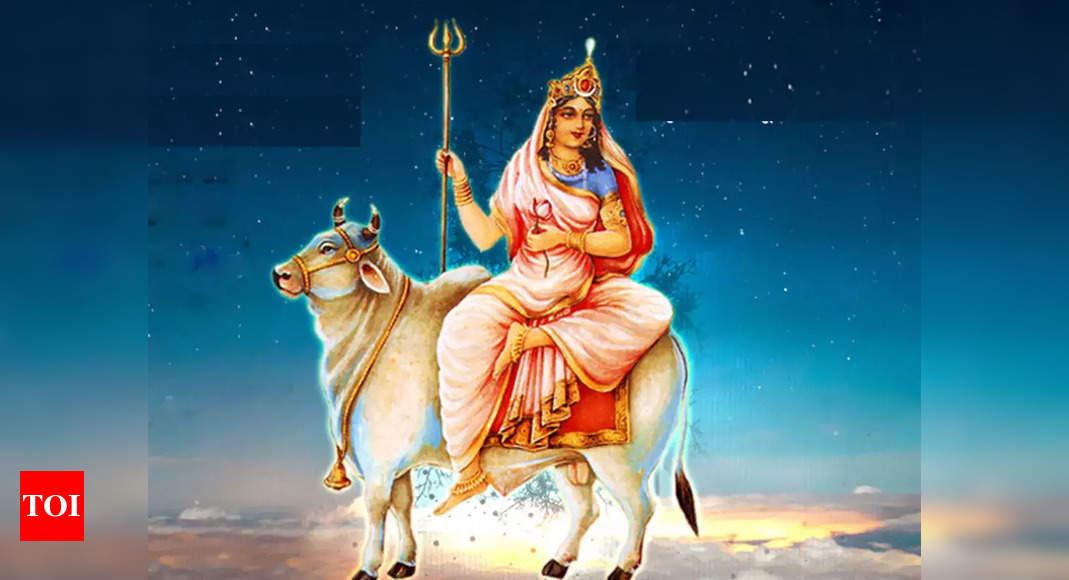 Navratri 2022 Day 1: Maa Shailputri Puja Vidhi, Mantra, Story, Rituals and  Significance | - Times of India