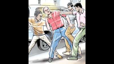 Ahmedabad: Bank cashier's family attacks peon