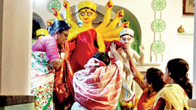 190-year-old Durga puja to recycle idol
