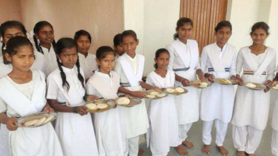 Karnataka: At students’ request, teachers, cooks serve dosa, idli at Raichur govt school
