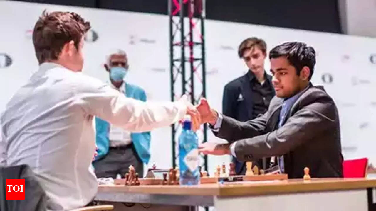 Julius Baer Cup: Indian GM Arjun Erigaisi goes down to Magnus Carlsen in  final | Chess News - Times of India