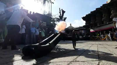 Navratri celebrations begin at Mahalaxmi temple in Kolhapur by firing cannon rounds