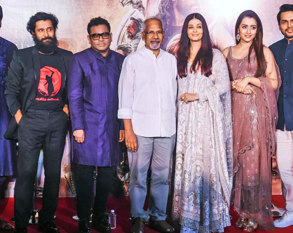 
Aishwarya Rai Bachchan, Mani Ratnam attend PS-1 press con in Mumbai
