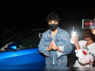 Ibrahim Ali Khan spotted in cool denims as he parties with friends over the weekend - Pics