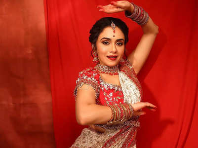 Amruta Khanvilkar on performing 'Dola Re Dola'