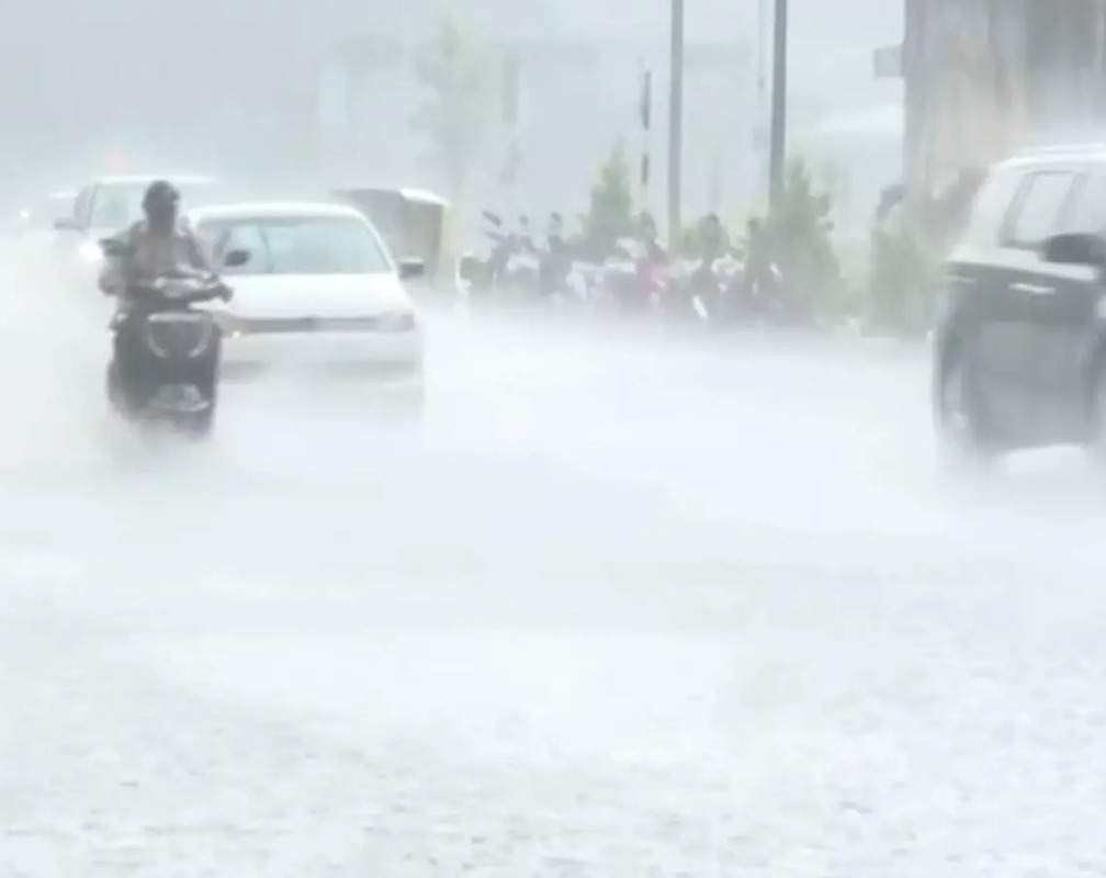 
Bengaluru: Heavy rain lashes parts of city
