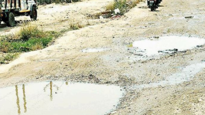Patna: Repair dug-up roads in 2 days, DM instructs agencies