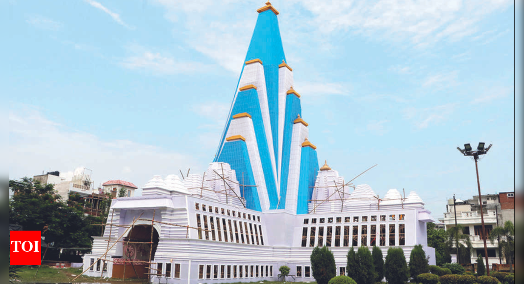 History in making Luckn ow's tallest Durga Puja pandal Lucknow News