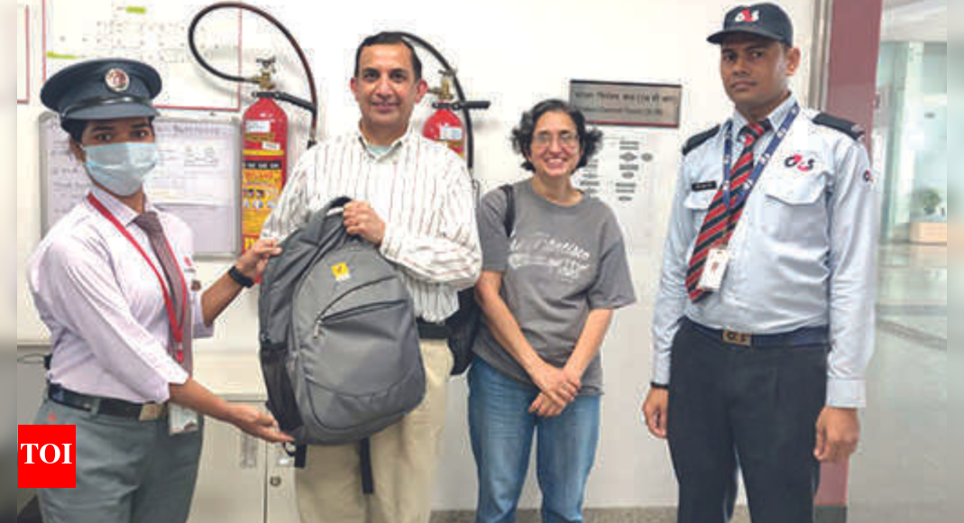 Lucknow Couple gets back bag, passport, cash lost at Metro station