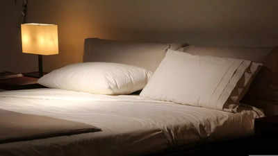 Madhya Pradesh: Two women wake up to find waiter sleeping on their hotel bed in Khandwa