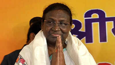 President Droupadi Murmu arrived draped in Mysuru silk sari