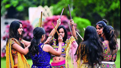 Dandiya classes for Navratri are in demand in Kolkata