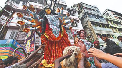 Kolkata: Kumartuli bucks trend, delivers idols by Mahalaya