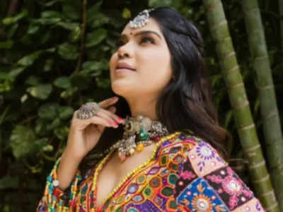 Khushi Shah's Navratri look in THIS video is a sight for the sore eyes