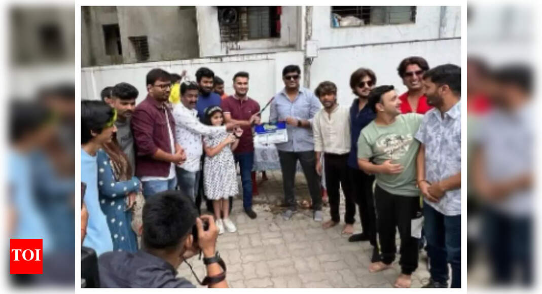 Prathamesh Parab and Abhinay Berde kickstart shooting for Amol Kagne's