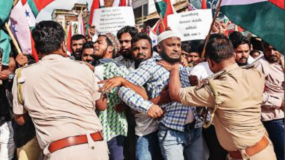 Cops take more than 100 PFI, SDPI activists into preventive custody in Karnataka