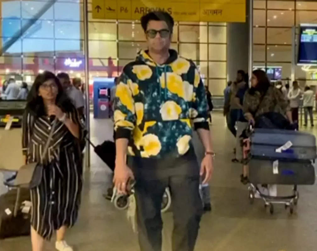 
Airport Diaries: Manish Paul grabs attention in casuals
