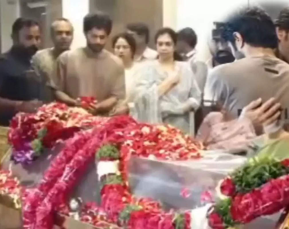 
Mahesh Babu’s mother Indira Devi passes away, Vijay Deverakonda, Nagarjuna console the grieving son
