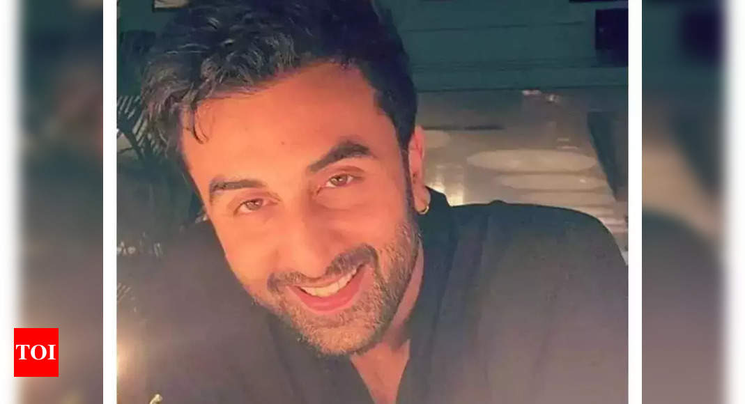 Ranbir Kapoor celebrates his birthday with fans as he steps out with Alia Bhatt – Watch video – Times of India