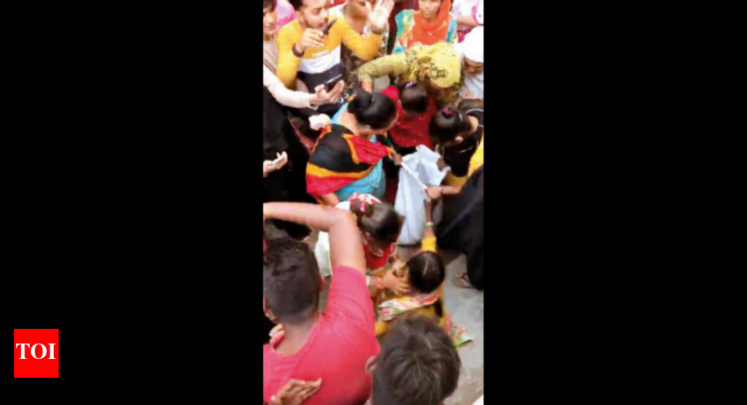 Fatehwadi: Ahmedabad: Mobs attack 2 elderly women in Fatehwadi ...
